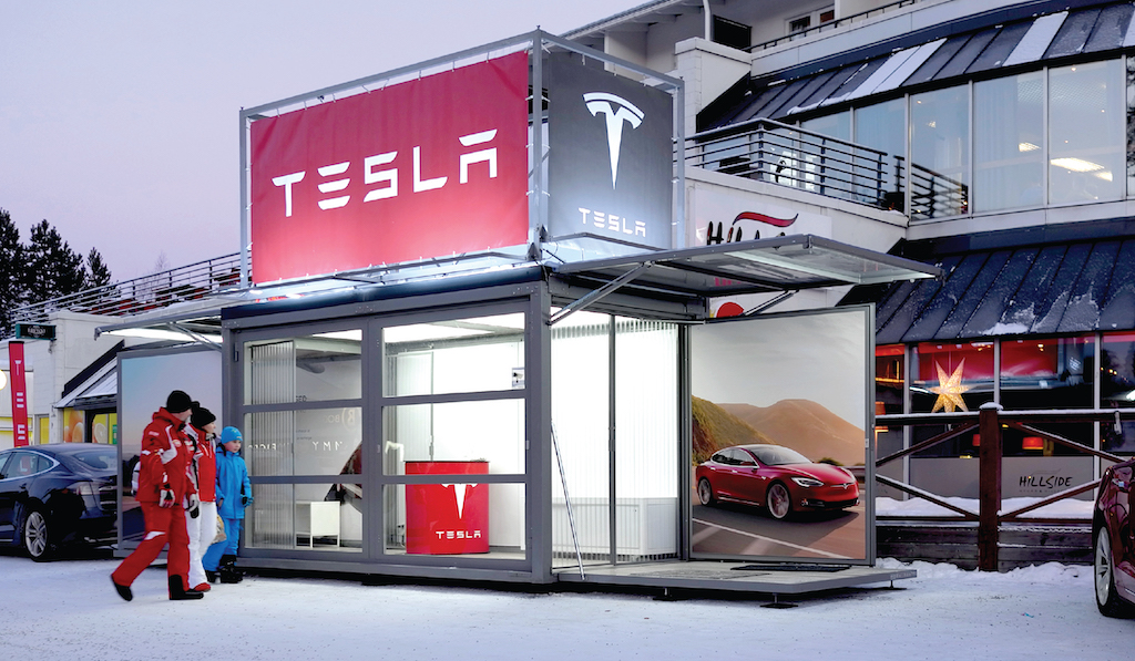 Modulbox exhibit for a roadshow for Tesla
